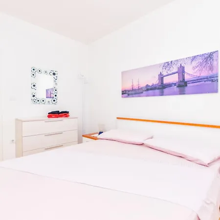 Fontana Apartment *