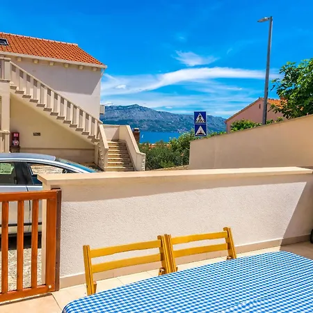 Fontana Apartment Postira